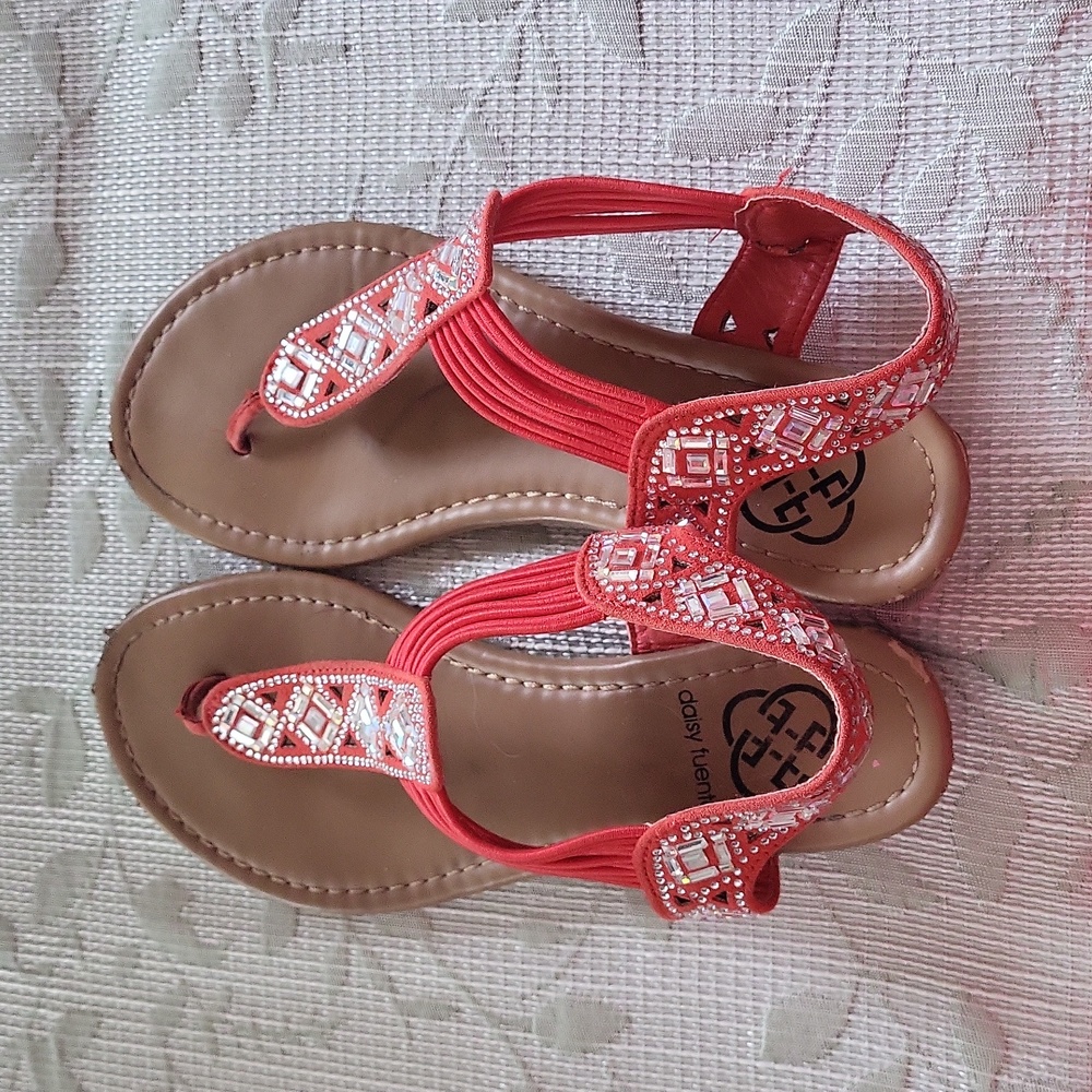 Daisy Fuentes coral color sandals,  size 6